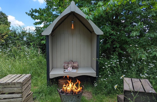Old Tinny Cider Hut: A Unique stay in Beautiful Countryside