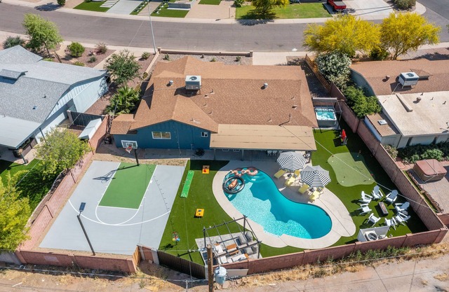 Old Town Cowboy Saloon, Heated Pool, Basketball