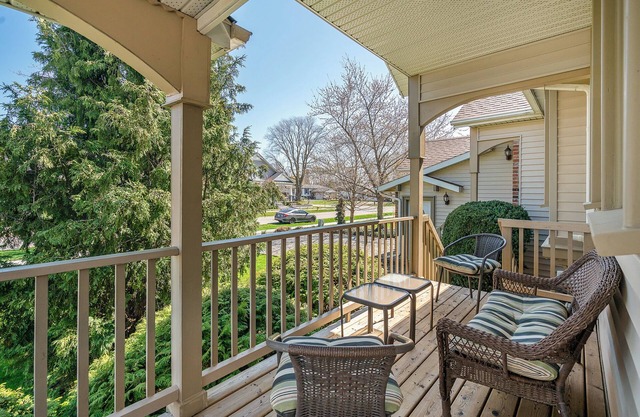 Old Town NOTL Cottage up to 8 guests, min to Wineries & Shaw Theatres