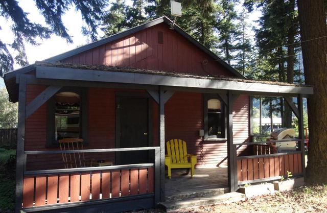 Old Towne Inne Chuckwagon Bar & Grill