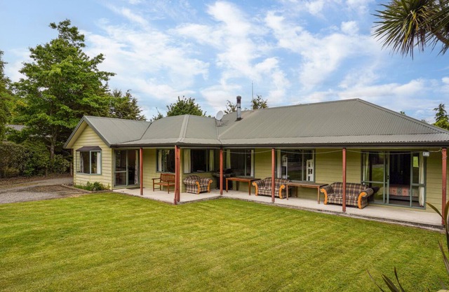 Olive Greens - Hanmer Springs Holiday Home