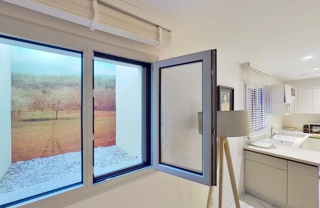 Olivier apartmentnindependent, large garden, nvery quiet, basement