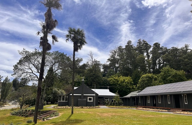 Omatua - Riverside accommodation, events and functions.