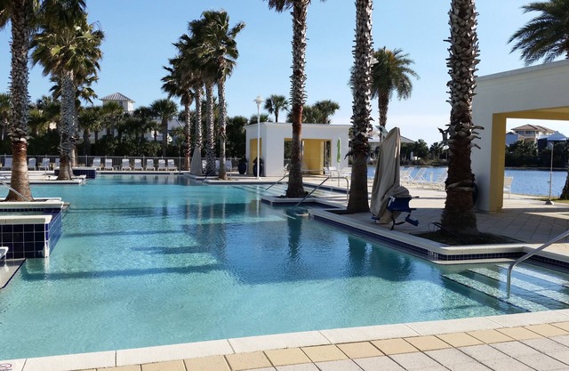 On 30A Water lovers dream! 4 gorgeous pools, Lake and Ocean . Pet Friendly