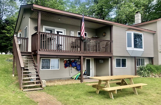 On Bass Lake in TC, Game room. A/C, fireplace. Pet ok.