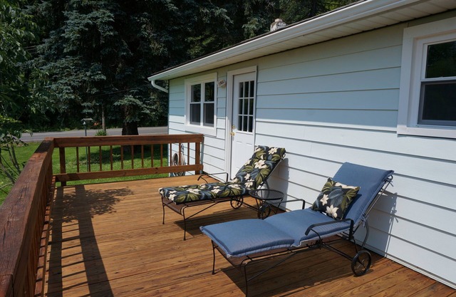 On Private 8 Acre Lake-Totally On 50 Acre Property. Pets Friendly