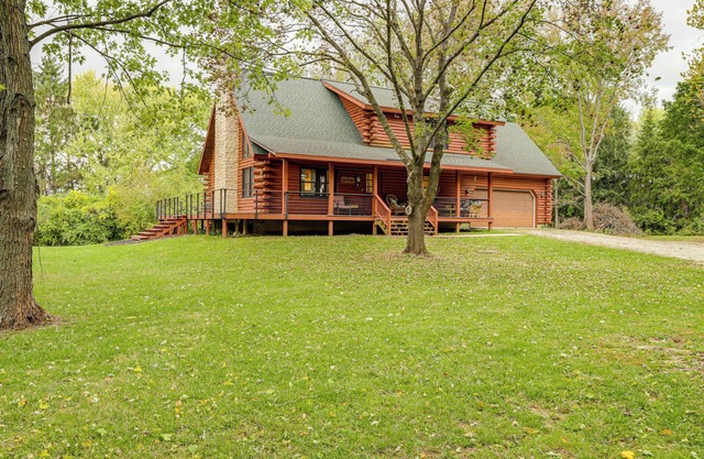 On-Site Lake & Gazebo: Cabin in Yellow Springs!