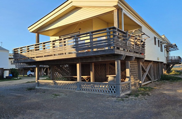 ON THE SEAFRONT AUTHENTIC, FULLY AIR-CONDITIONED CHALET