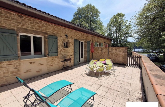 On the shores of Lac des Montagnés, 2-bedroom apartment