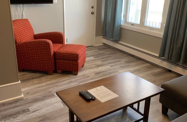 One Bedroom Apartment 250 feet to the boardwalk and beach!