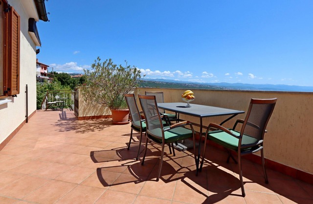 One bedroom apartment with terrace and sea view Opatija - Pobri, Opatija (A-7813-a)