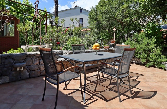 One bedroom apartment with terrace and sea view Opatija - Pobri, Opatija (A-7813-b)