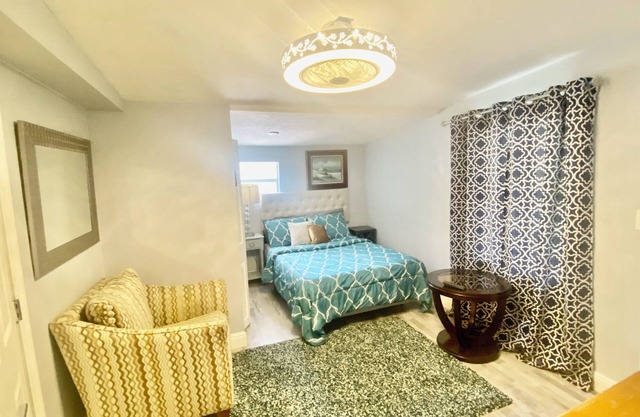 One Bedroom Hideaway with private entrance and garden view