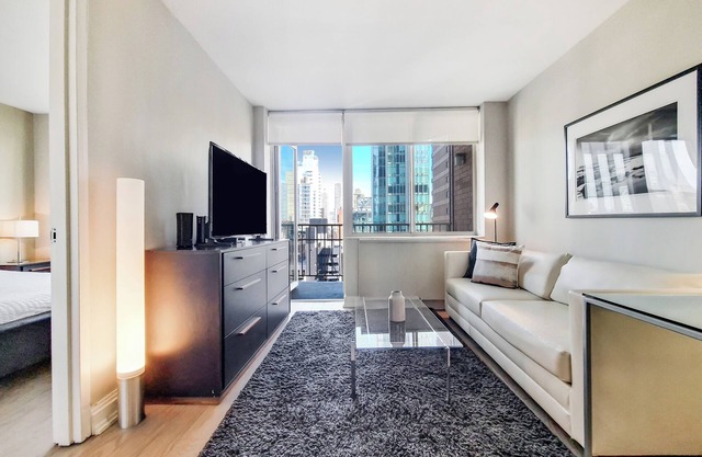 One Bedroom in Flatiron District with Rooftop