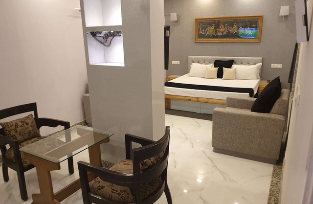 One bedroom luxurious apartment close to airport