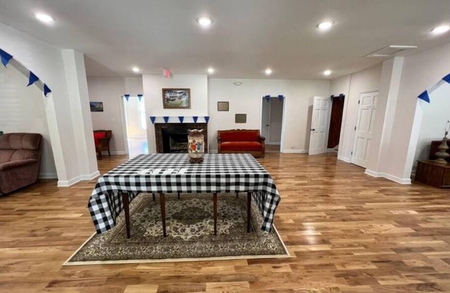 One Bedroom three beds Apartment 2