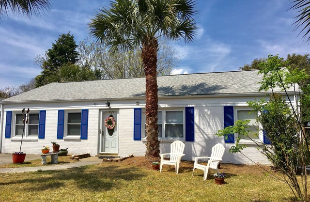 ONE block away from beach! Bright, updated. Pet-friendly. Wheelchair accessible.