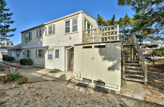 One House From the Beach/Beach Haven Gardens DuplexnSaturday to Saturday rental.