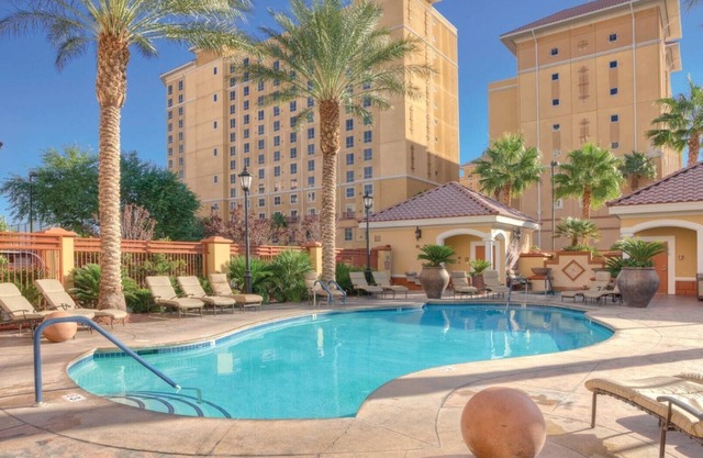 One Mile From Vegas Strip-Dazzling Vegas Views - Wyndham Grand Desert-2 Bd. Dlx.