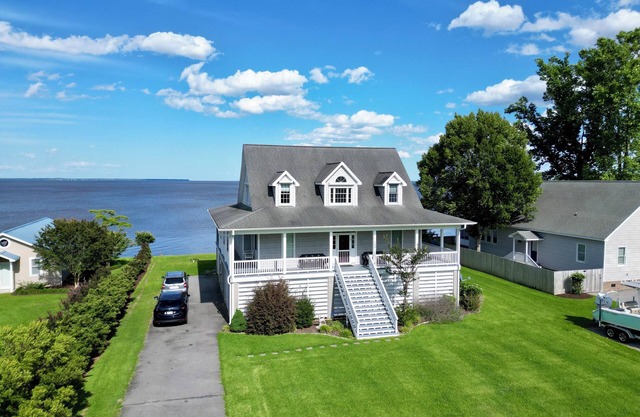 One of a Kind House on the Albemarle Sound - Large Sunrise Porch