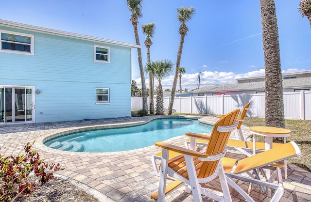 One Piece ~ Duplex with Pool! ~ 2 Minutes from Beach & Flagler Avenue