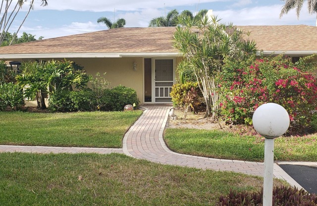 One-story Villa in Palm River Estates
