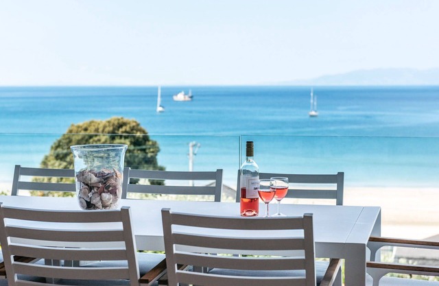 Oneroa Bay, Waterfront house in the heart of Oneroa Village | Be My Guest