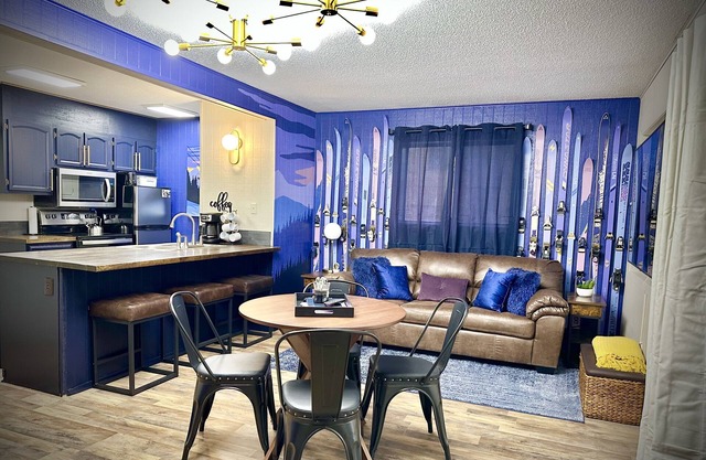 Only 2 Blocks from Resort Base! 2b-2ba-Fully Remodeled ⛷️