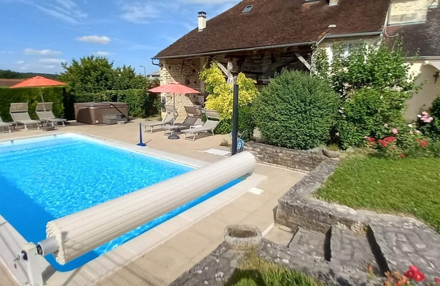 Only for you : house 4 * near Chablis 2h Paris, private heated pool, SPA, air c