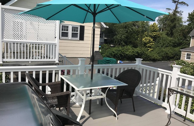 Only Minutes from the Ocean- Modern & Clean. Enjoy Grilling on the Deck.