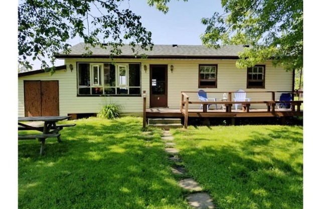 ONLY RURAL FAMILY PRIVATE LAKE ERIE BEACH GETAWAY WITH NO ÇLEANING FEE CHARGED