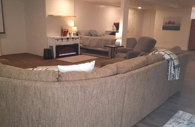 Open- Concept Design Studio- great getaway with so much room to spread out
