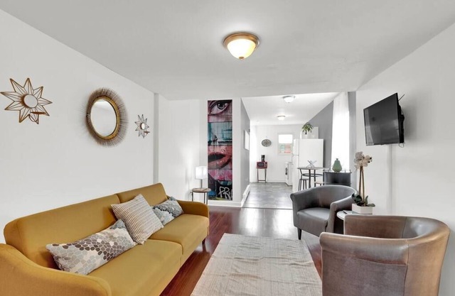 Open Flat by Park & Metro