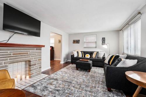 Open Floor Spacious Home, 15min from Downtown, Private Garage, Kids Friendly