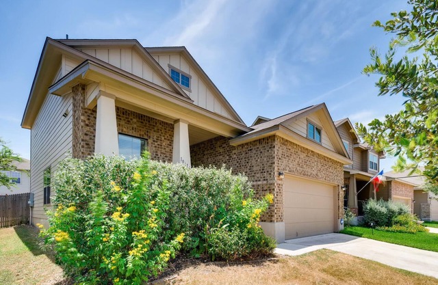 *OPEN* POOL/PARK-SEAWORLD/SIXFLAGS/LacklandBMT/shopping/Alamo. *EXTREMELY CLEAN*