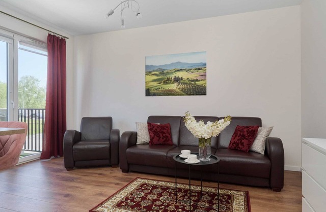 Opoczyńska 14 | Elegant Apartment | Desk