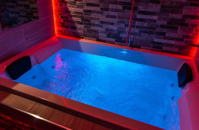 Optimal Apartments - Executive Jet Hot Tub Bath
