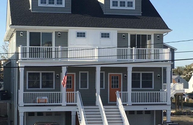 Orange Crush Ortley Beach, Beach Block duplex, 1 Minute walk from the beach.