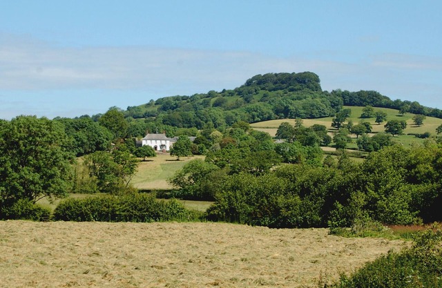 Orchard Barn nr Honiton with 200 acres of parkland & ancient woodland