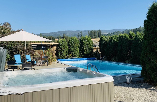 Orchard house in BX close to Vernon, on hiking trails, close to skiing.