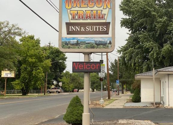 Oregon Trail Inn and Suites