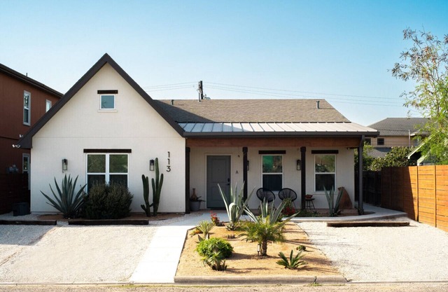 Orion A: 3BR Heated Pool, Desk, Laundry