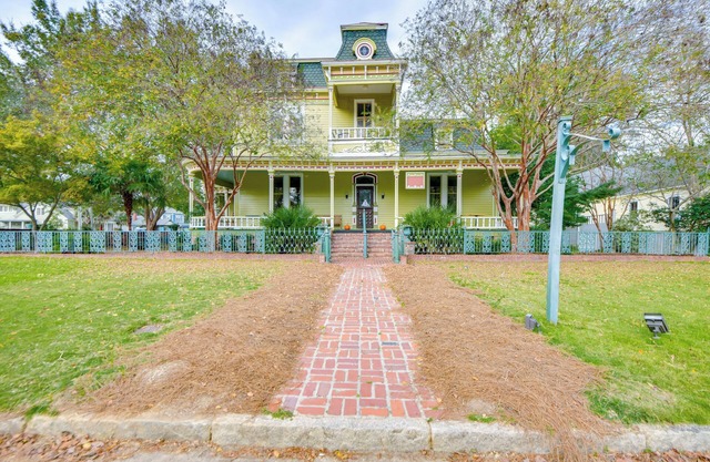 Ornate Victorian Home w/Courtyard & Fire Pit!