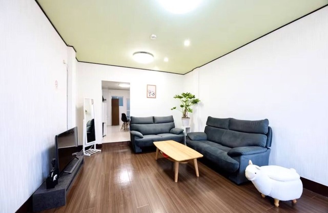 Osaka Travel - Private house rental - Can accommodate up to 12 people - 4 minutes to Dotonbori Namba by subway - Right next to Tsuruhashi Station