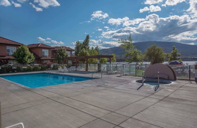 Osoyoos lakefront townhouse. Located in the quiet community of Casa Del Lago.