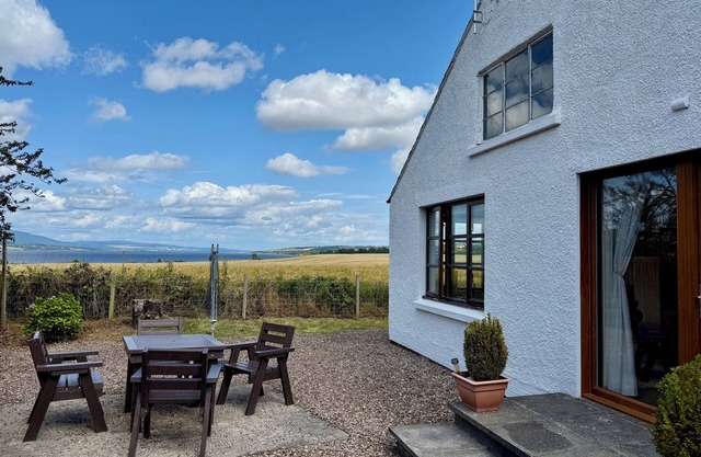 Osprey Cottage - stunning views in a peaceful but convenient location