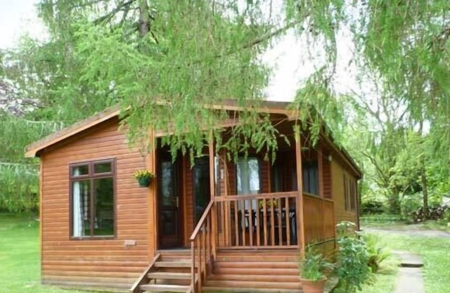OSPREY LODGE, pet friendly, with a garden in Dalmally