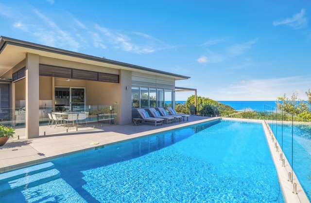 Osprey Luxury Clifftop Retreat with Ocean Views in Sapphire Beach