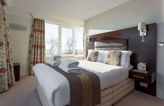 Ospreys - Breathtaking Sea Views from Bedroom