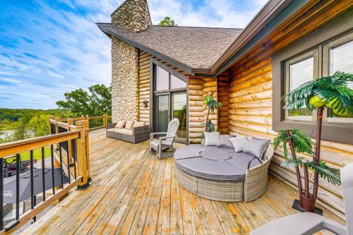 Ottawa Cabin Hot Tub, Wraparound Deck, Games
